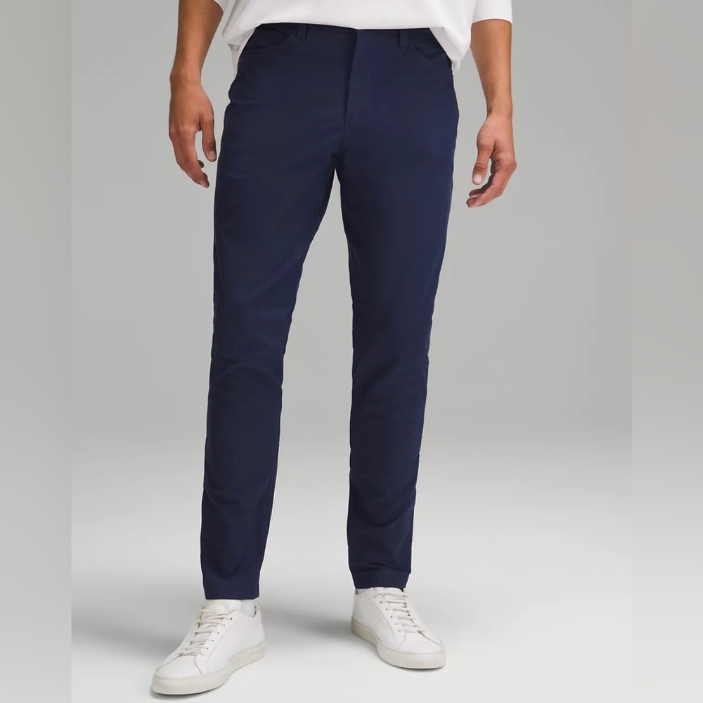 Banana Republic men’s size 36/32, chino pants, navy blue, straight leg